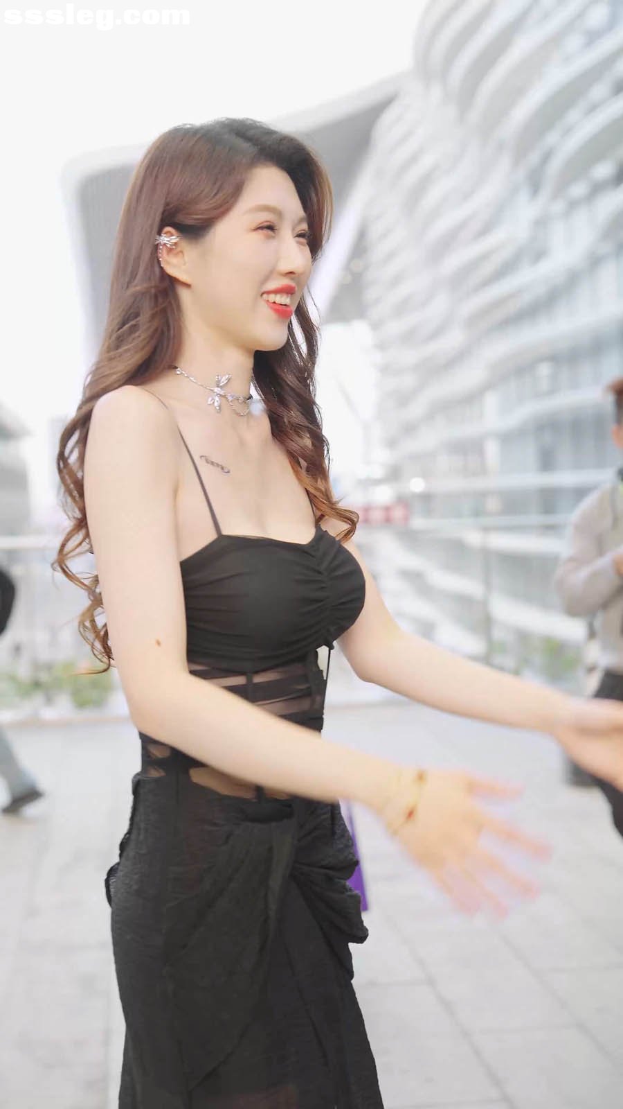 V (1).jpg