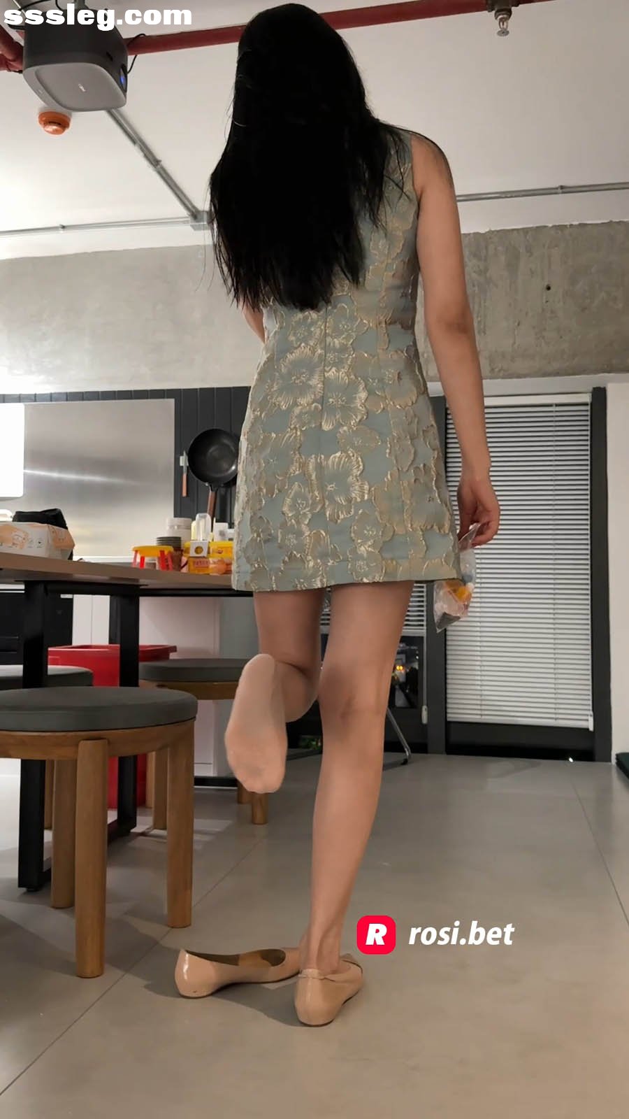 V (1).jpg